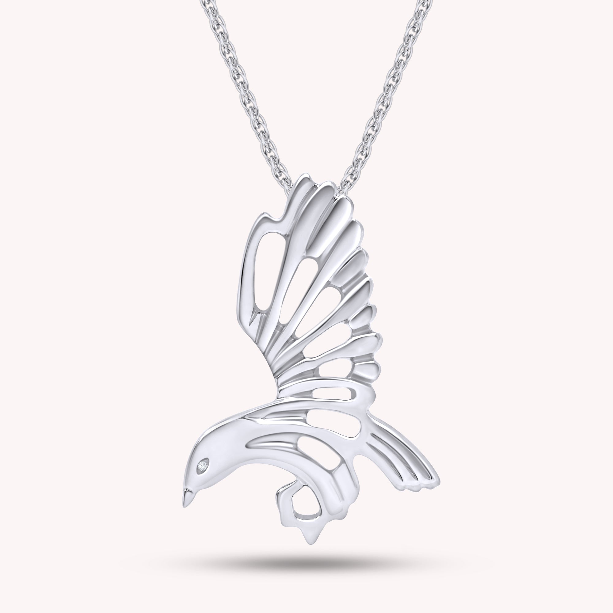 Beautiful Flying Eagle Pendant Necklace