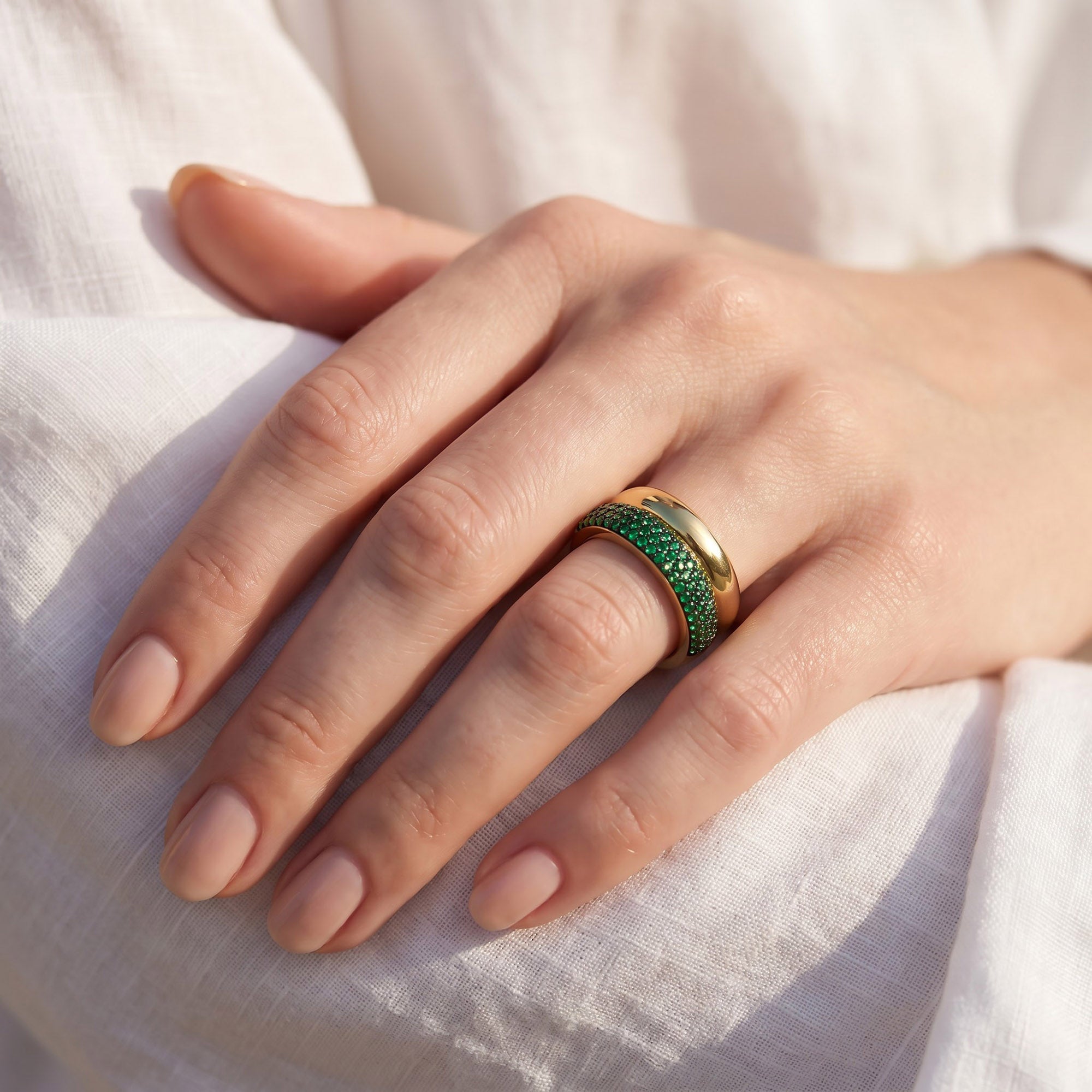CSR91163_Emerald-Ye-OnHand_61bd461e-55f3-4c5d-aed5-c33c62c55f2c.jpg